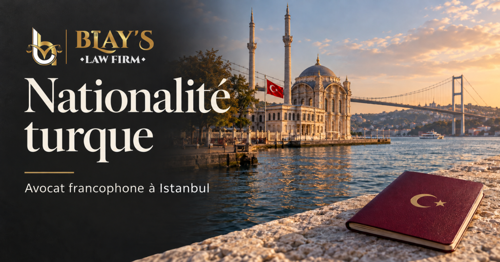 Visuel « Nationalité turque » de Blay’s Office, avec un passeport turc et une vue du Bosphore à Istanbul.